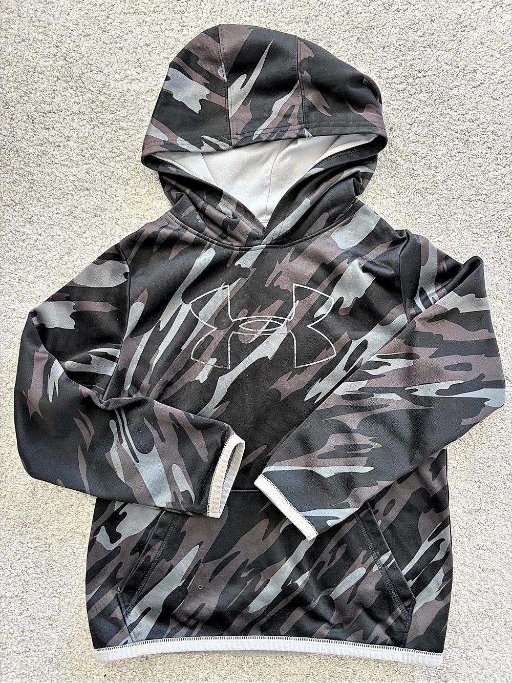 Under Armour Boys Youth Small Gray & Black Camo Hoodie
